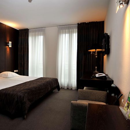 โกลเด้น ทิวลิป เวสต์ เอ็นเด Hotel เฮลมอนด์ ภายนอก รูปภาพ