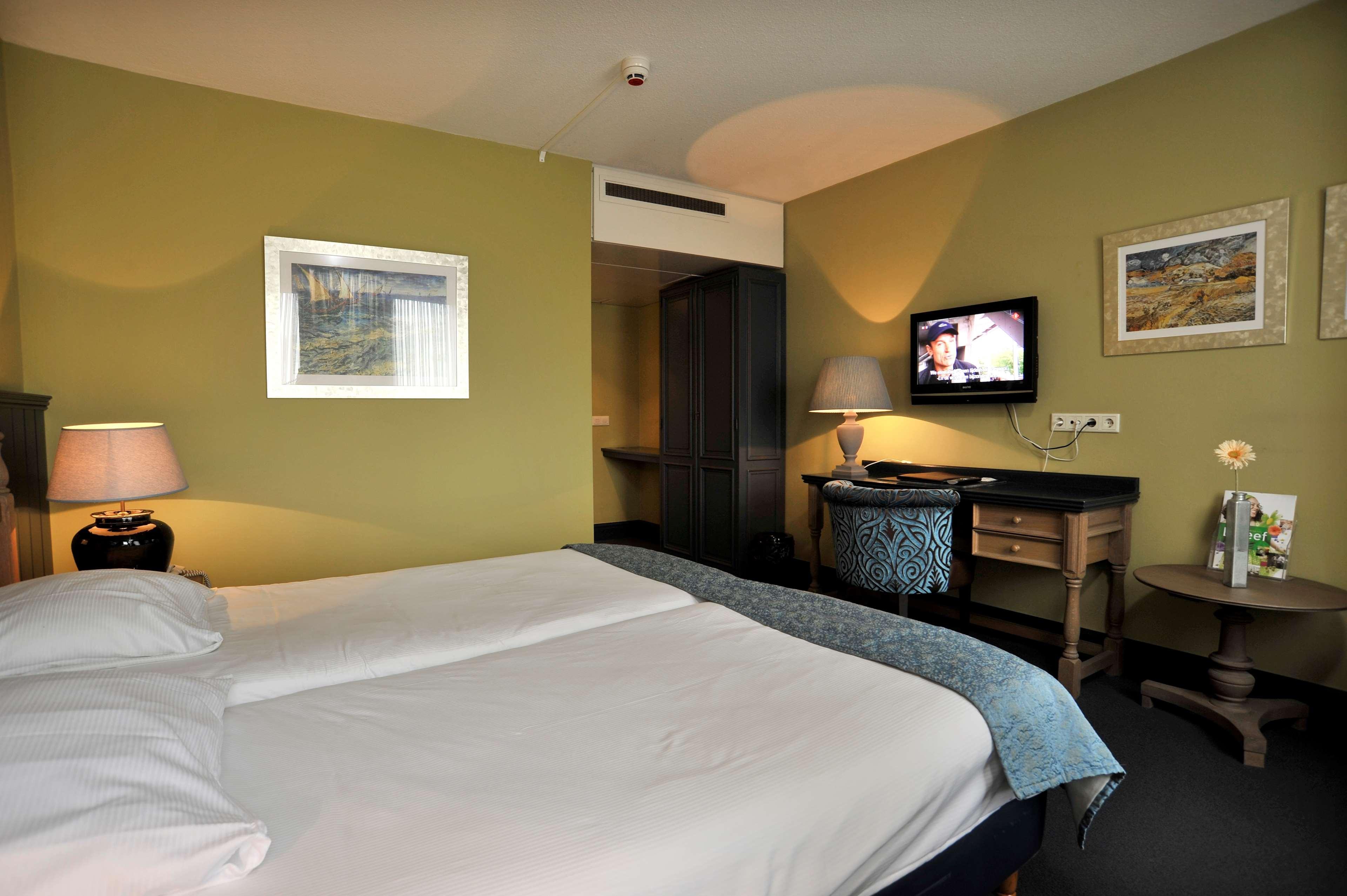 โกลเด้น ทิวลิป เวสต์ เอ็นเด Hotel เฮลมอนด์ ภายนอก รูปภาพ