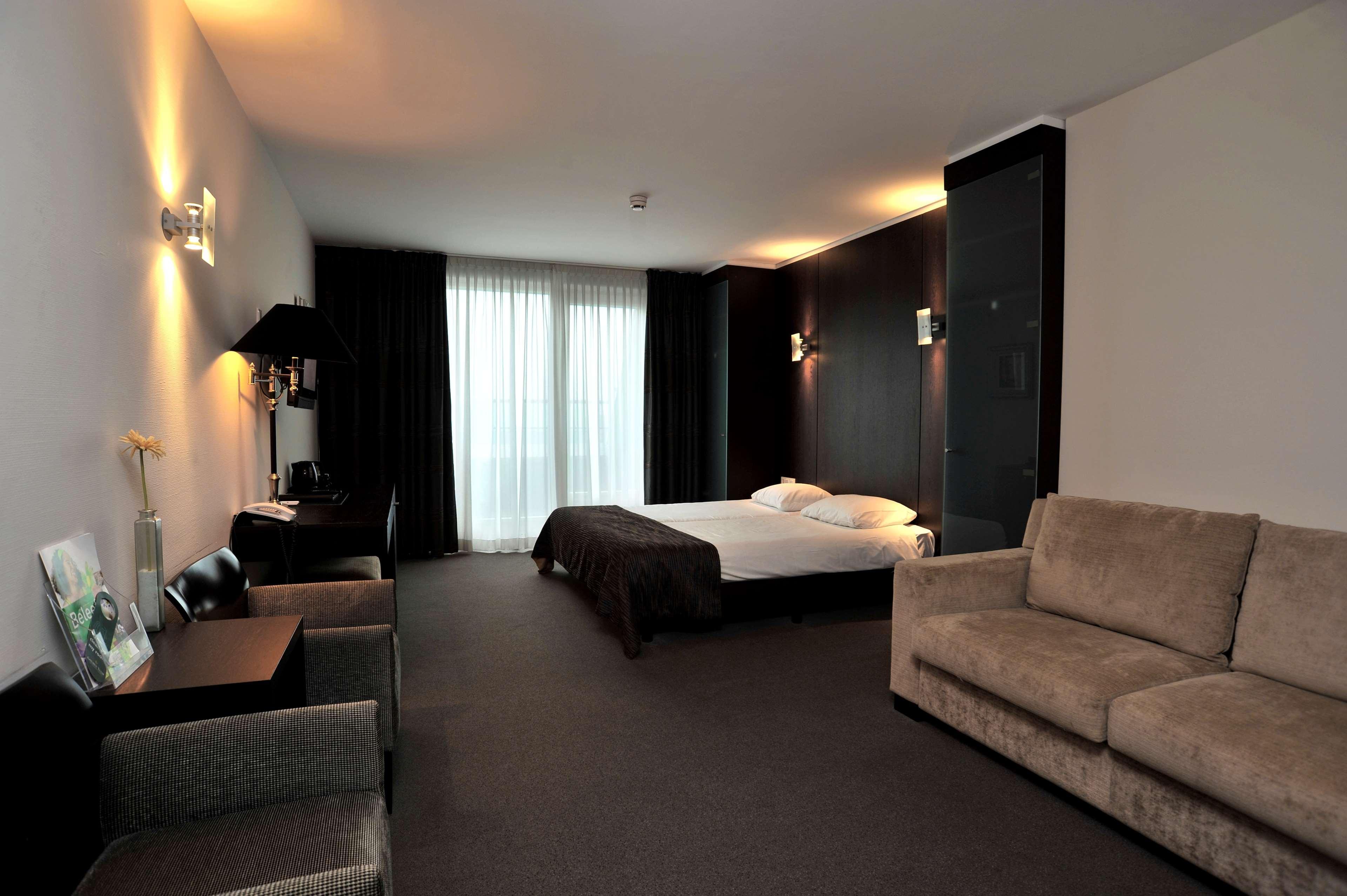 โกลเด้น ทิวลิป เวสต์ เอ็นเด Hotel เฮลมอนด์ ภายนอก รูปภาพ