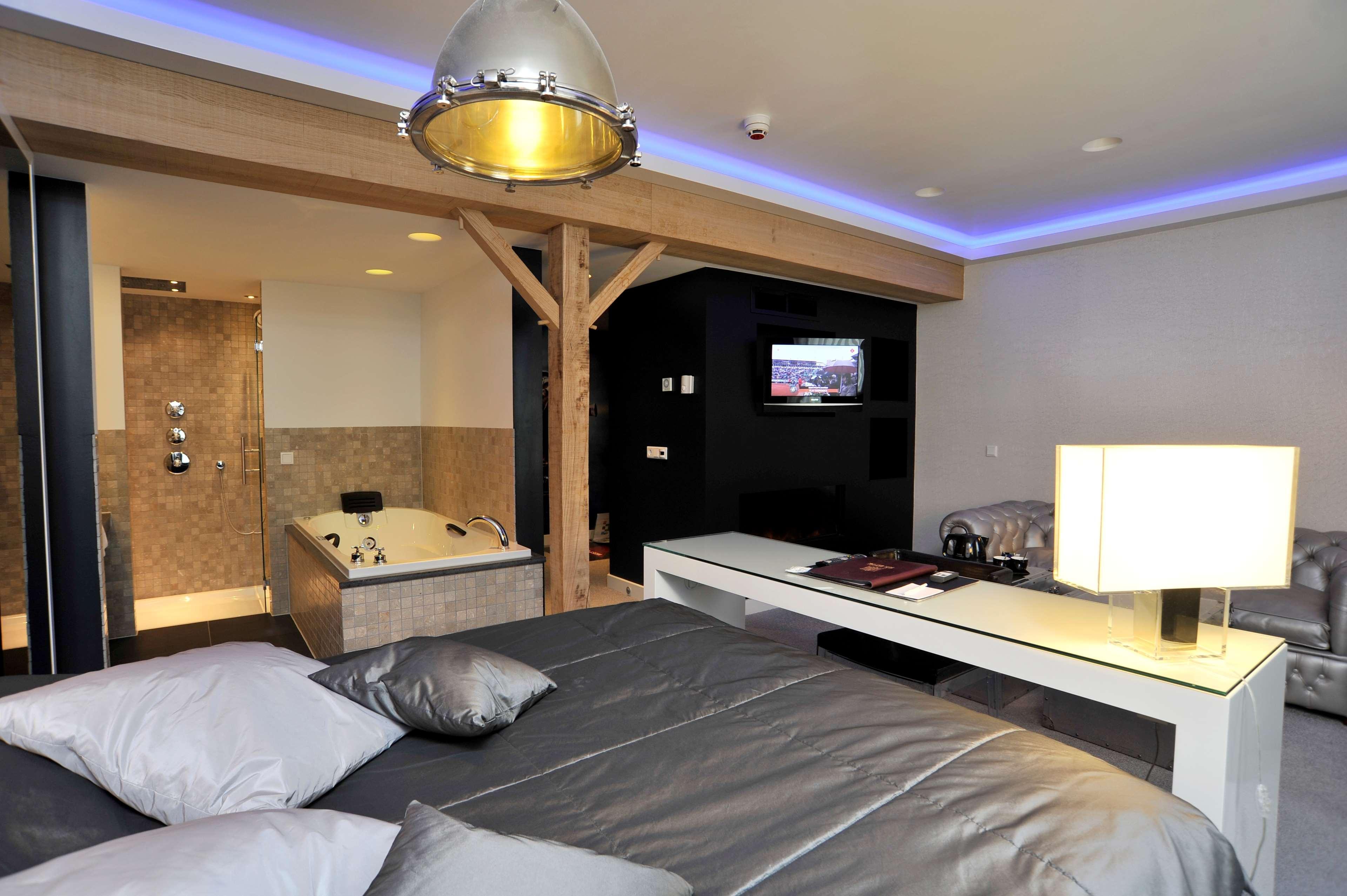 โกลเด้น ทิวลิป เวสต์ เอ็นเด Hotel เฮลมอนด์ ภายนอก รูปภาพ