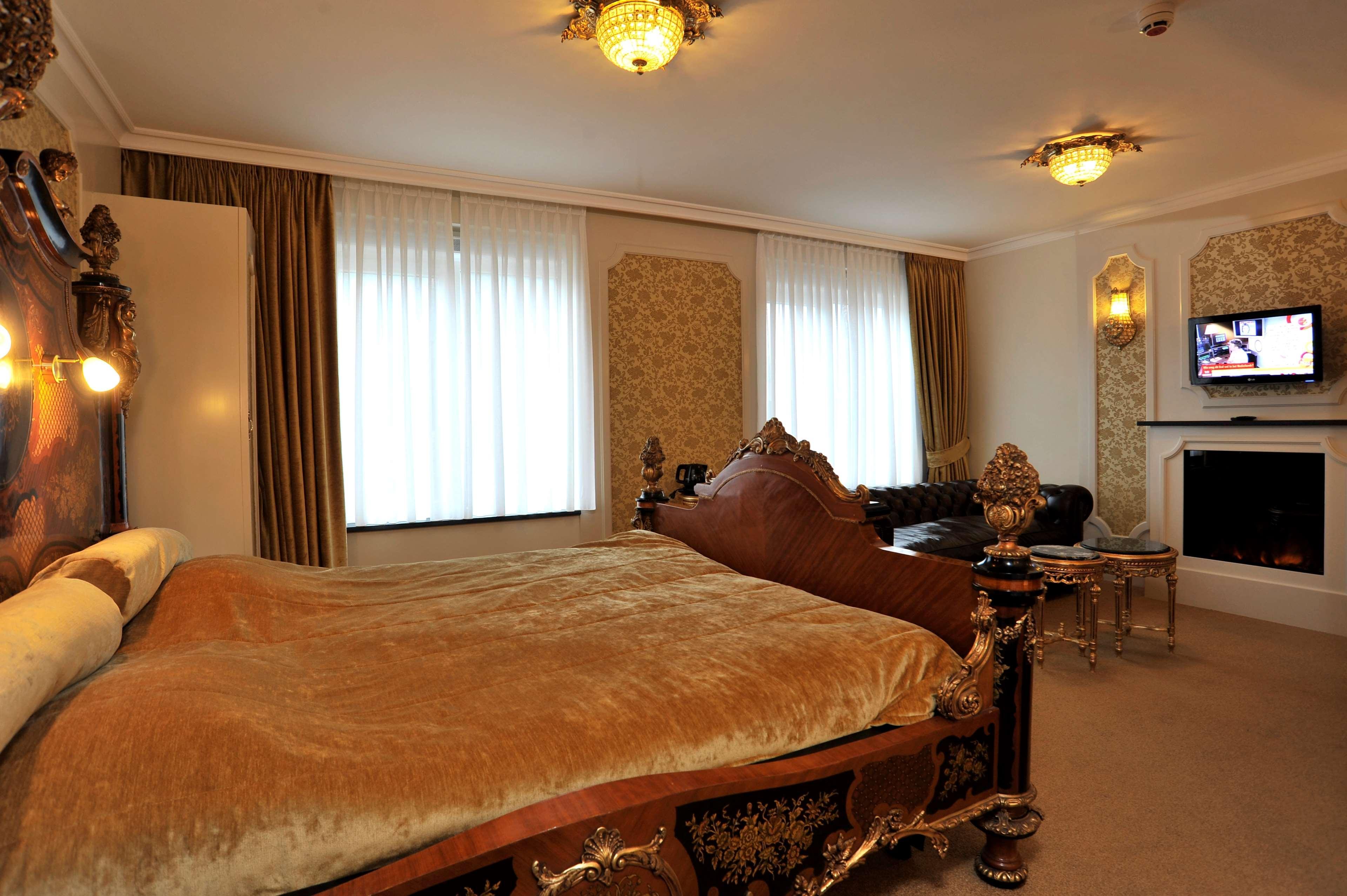 โกลเด้น ทิวลิป เวสต์ เอ็นเด Hotel เฮลมอนด์ ภายนอก รูปภาพ